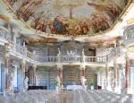 Bibliothekssaal. Bild: Andreas Praefcke, gemeinfrei
