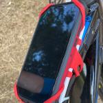 Handy in Fahrradhalterung © G. Eitel