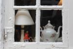 Fenster mit Lampe und Kaffeekanne © CCO Pixabay