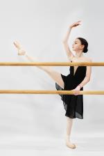 Ballerina tanzt an der Ballettstange. Bild. Pixabay