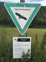 Schild mit Aufschrift Naturschutzgebiet © Kurt Schaible