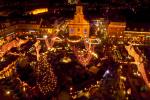 Blick auf den Ludwigsburger Weihnachtsmarkt vom Kirchturm bei Nacht.
© Mike Mack
