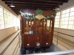 Geschmückter Wagen der Standseilbahn 
© Xocolatl, gemeinfrei