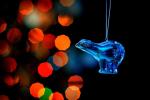 Detail bunte Lichter und Figur Eisbär. © Pixabay