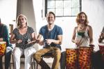 Ein Mann und zwei Frauen mit Percussion Instrumenten. © Firma Meinl