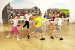 Gruppe Menschen spielt Bo-Drums. © fit4drums