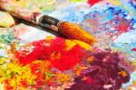 farbiger Pinsel und buntgemischt aufgetragene Farben © Pixeltheater / Fotolia.com
