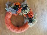 Herbstkranz mit bunten Naturmaterialien © Susanne Polziehn