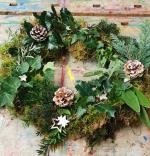 Adventskranz mit weihnachtlichen Naturmaterialien © Susanne Polziehn