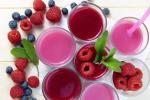 blaue und pinke Beeren und Smoothies © Pixabay