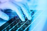 futuristisch Laptoptastatur und tippende Hand © pixabay