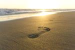 Fußabdruck im Sand bei Sonnenuntergang © Pixabay