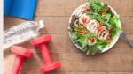 verschiedene proteinreiche Lebensmittel auf weißem Hintergrund © canva.com