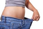 weiblicher Bauch in zu großer Jeans © Pixabay