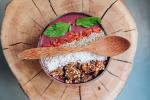 Quinoabowl mit Holzlöffel © pixabay