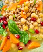 Nahaufnahme Gemüsesuppe © M. Marijanovic