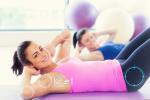 Frau macht Sit-ups © WavebreakmediaMicro / Fotolia.com
