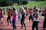 Gruppe tanzt Zumba © pixabay